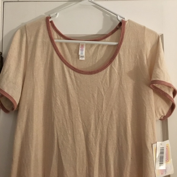 LuLaRoe Classic T - Picture 1 of 2